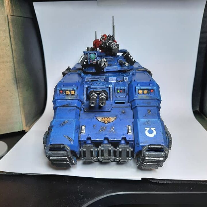 Armoured personnel carrier. Warhammer.